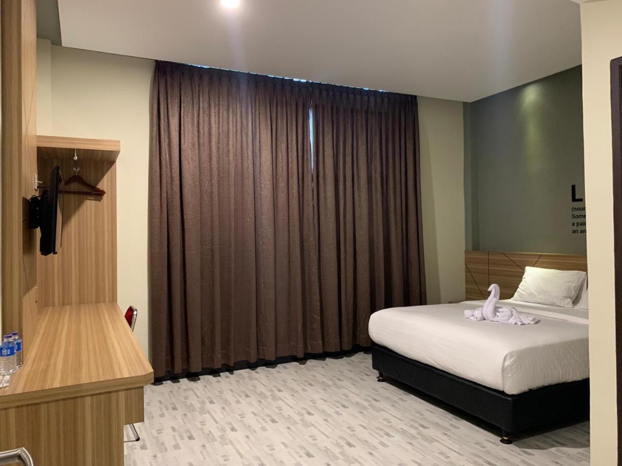 Bless Hotels Sintang Ngoại thất bức ảnh